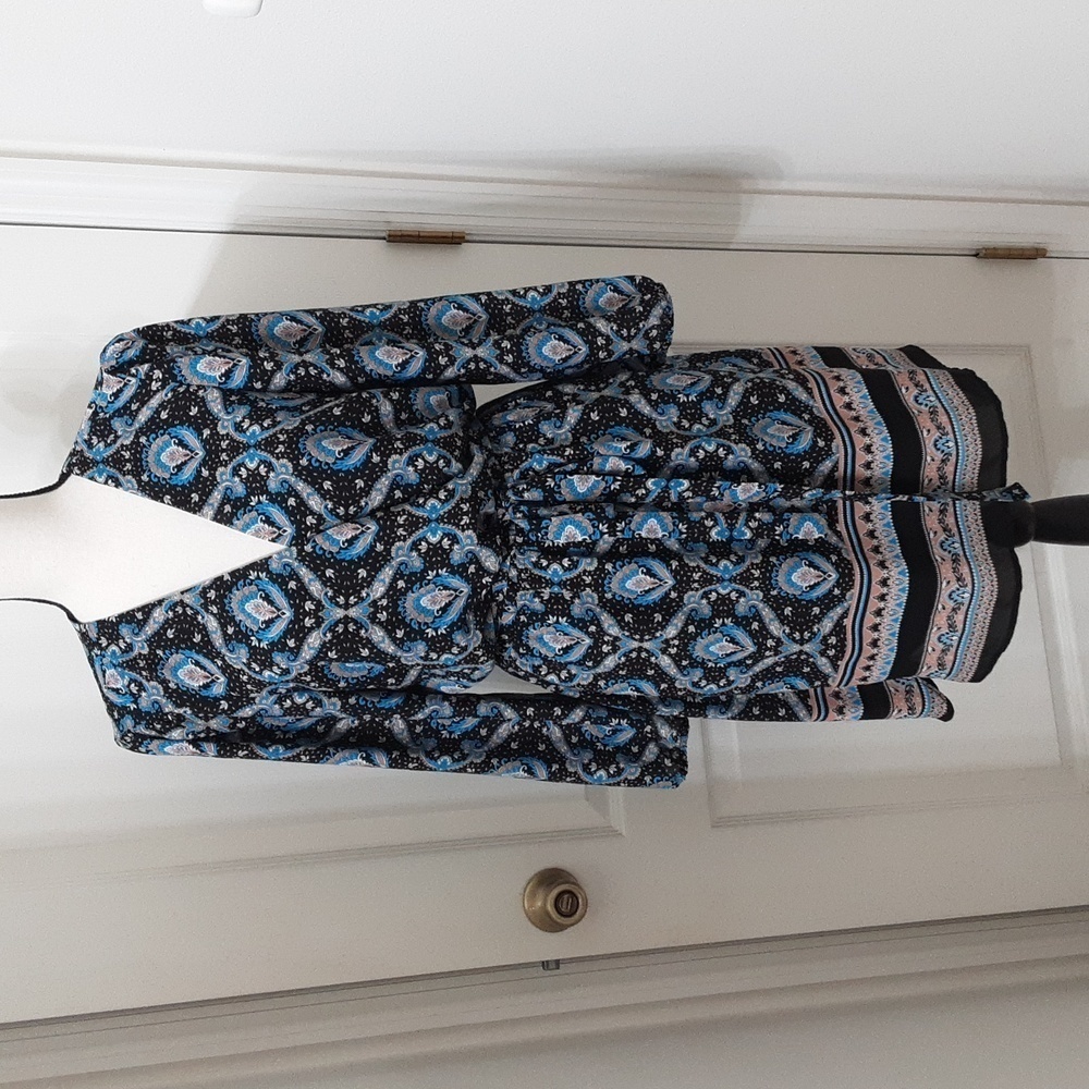 DR2 Size M Black Tie Belt Waist Dress, Gorgeous Blue, White and Peach Floral